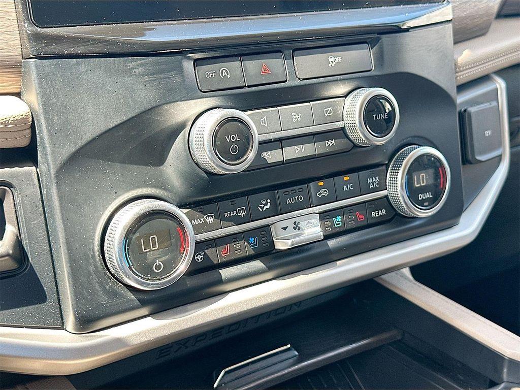 used 2024 Ford Expedition car, priced at $50,969