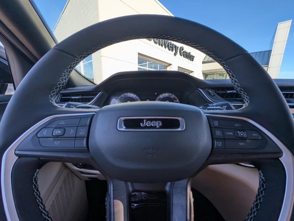 new 2025 Jeep Grand Cherokee car, priced at $41,915