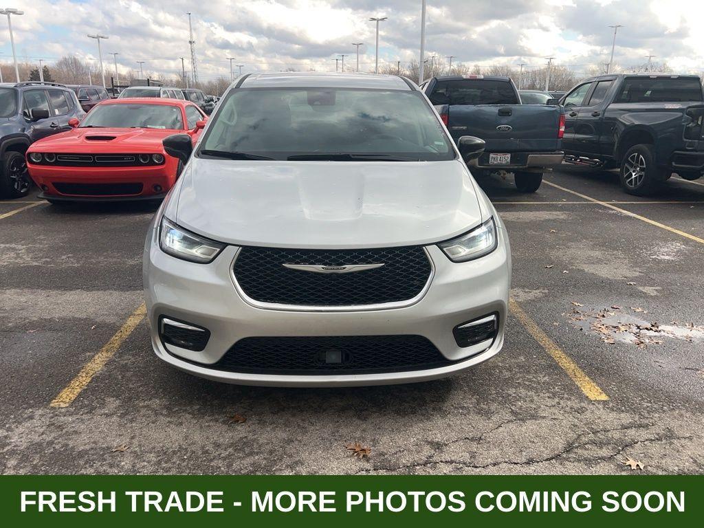 used 2024 Chrysler Pacifica car, priced at $27,500