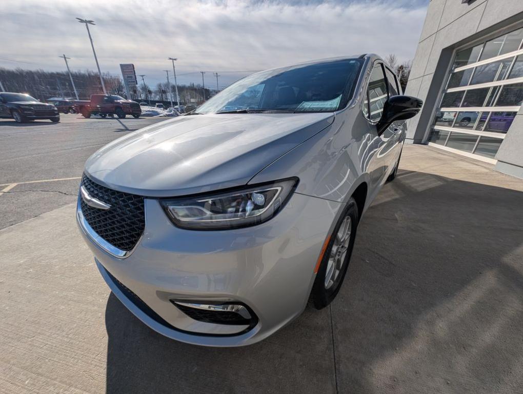 used 2024 Chrysler Pacifica car, priced at $27,500
