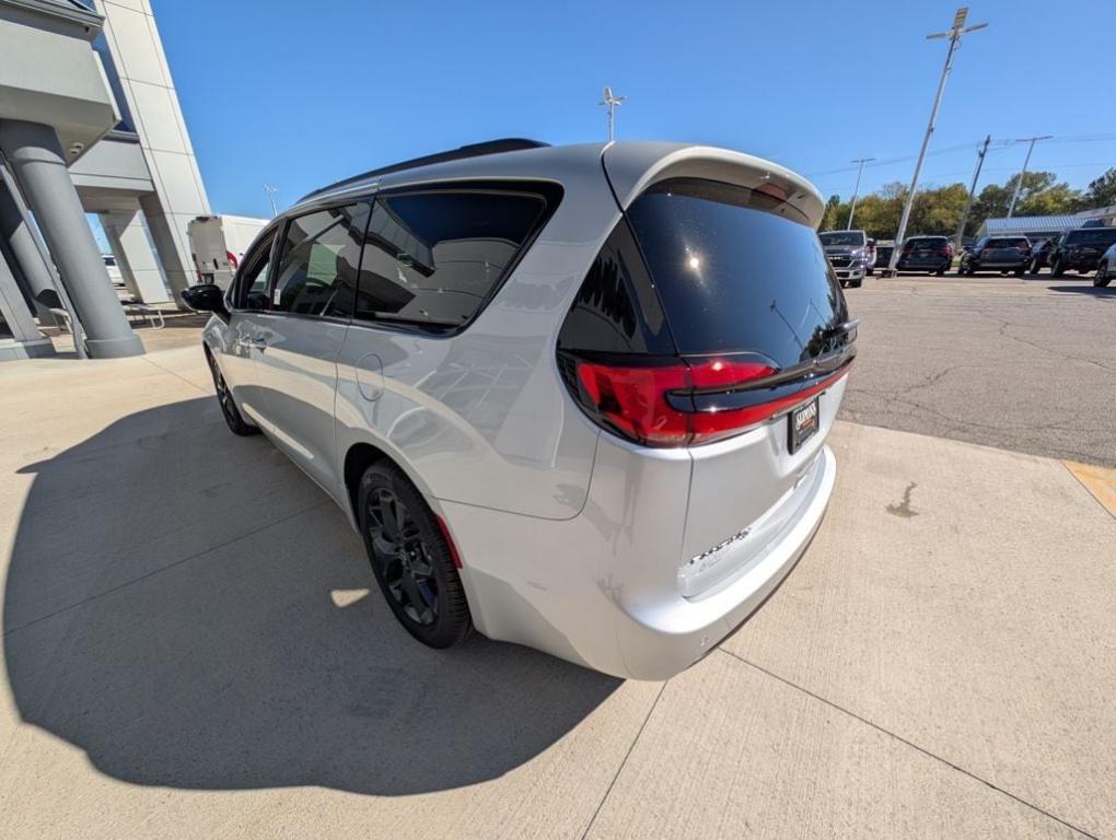 new 2026 Chrysler Pacifica car, priced at $42,085