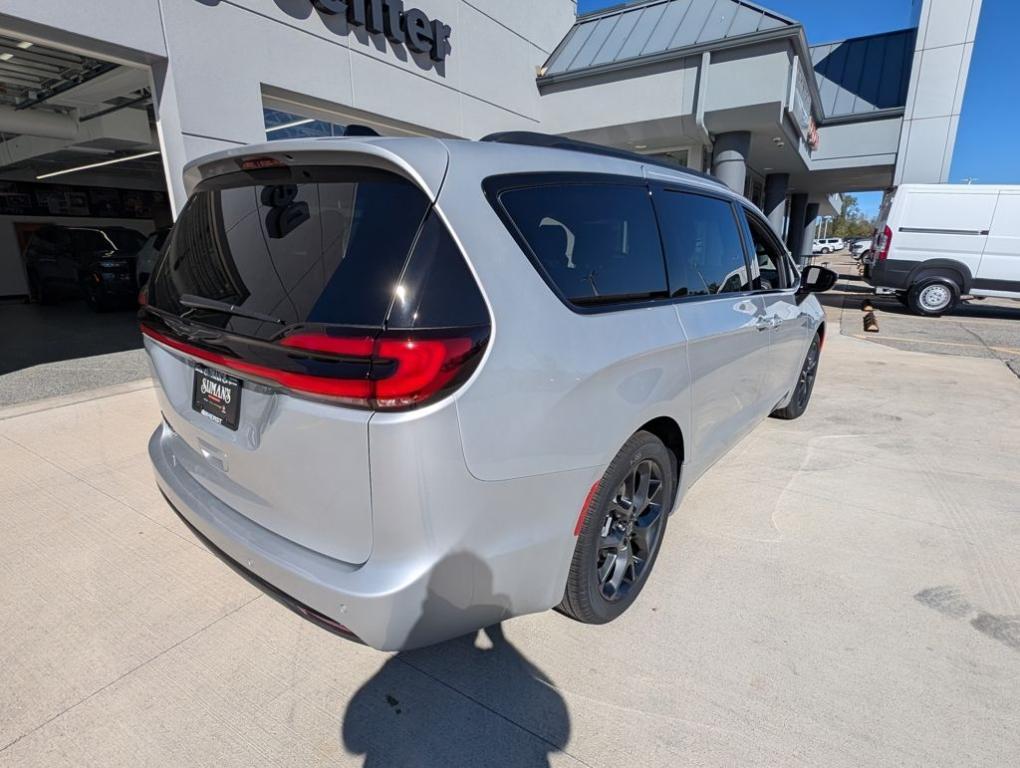 new 2026 Chrysler Pacifica car, priced at $42,085