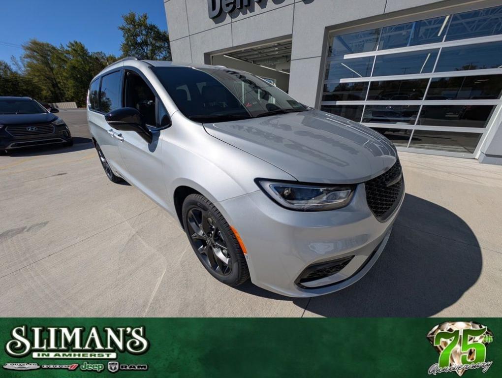new 2026 Chrysler Pacifica car, priced at $42,085