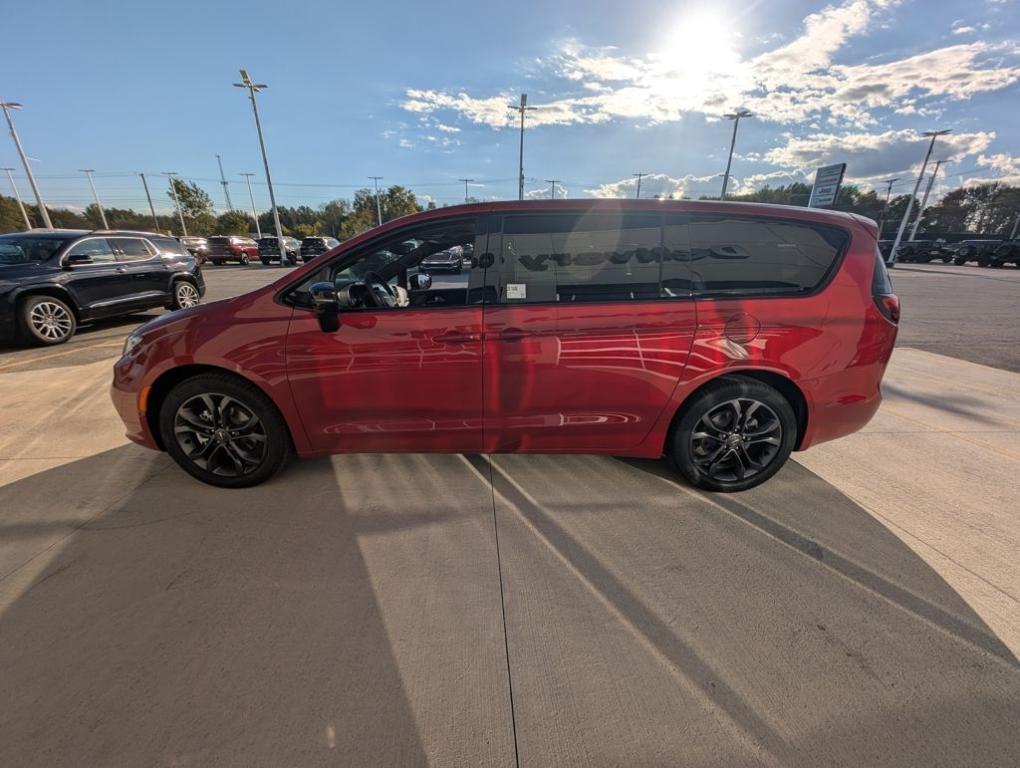 new 2026 Chrysler Pacifica car, priced at $42,680