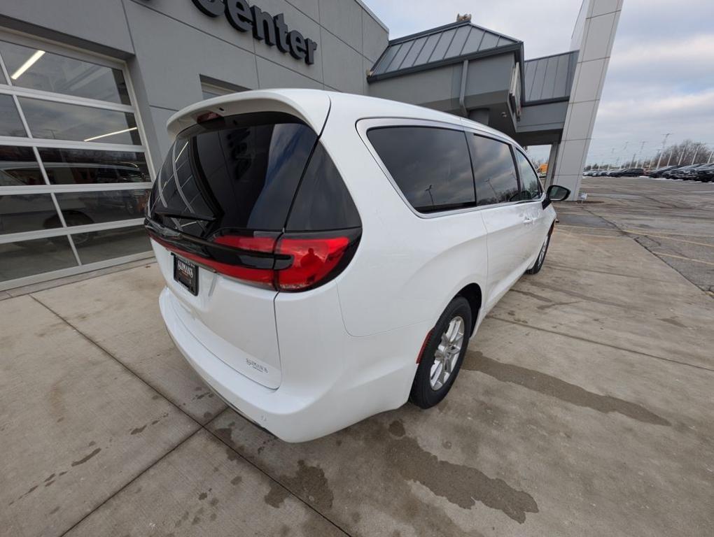 new 2026 Chrysler Pacifica car, priced at $40,665