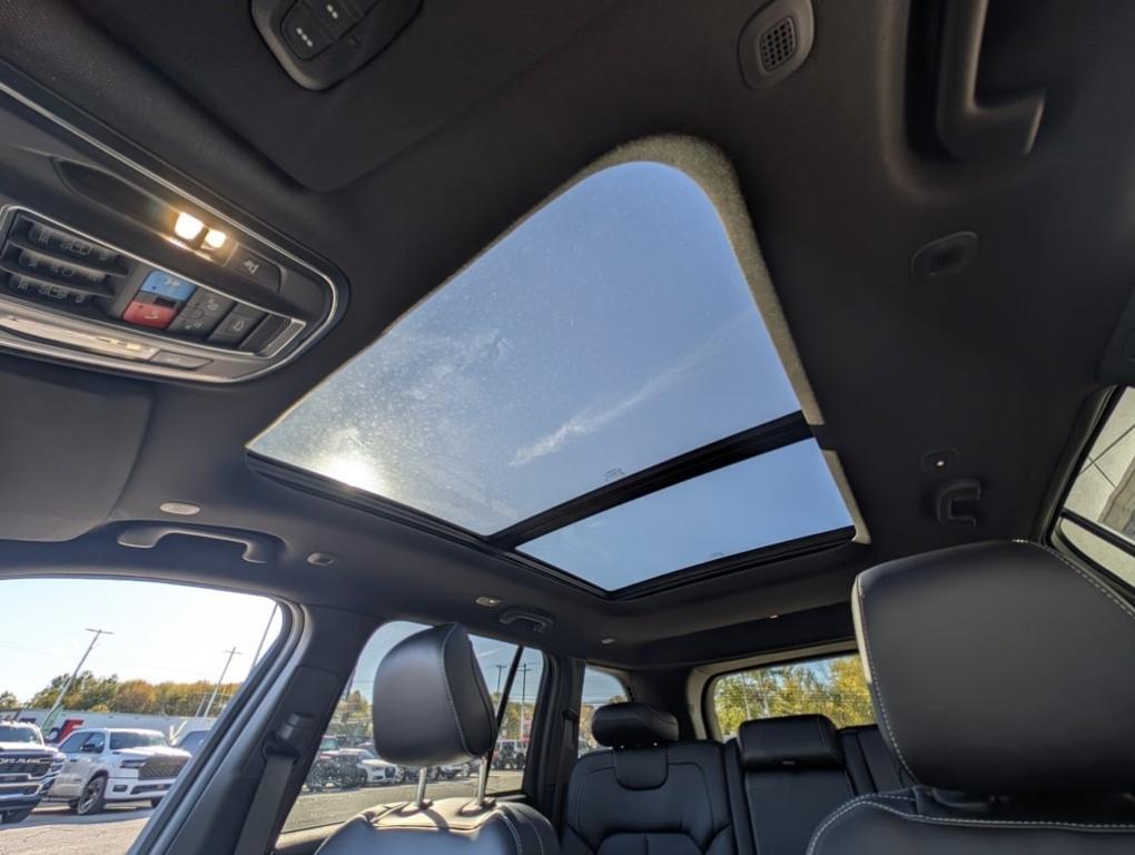 new 2025 Jeep Grand Cherokee car, priced at $44,010