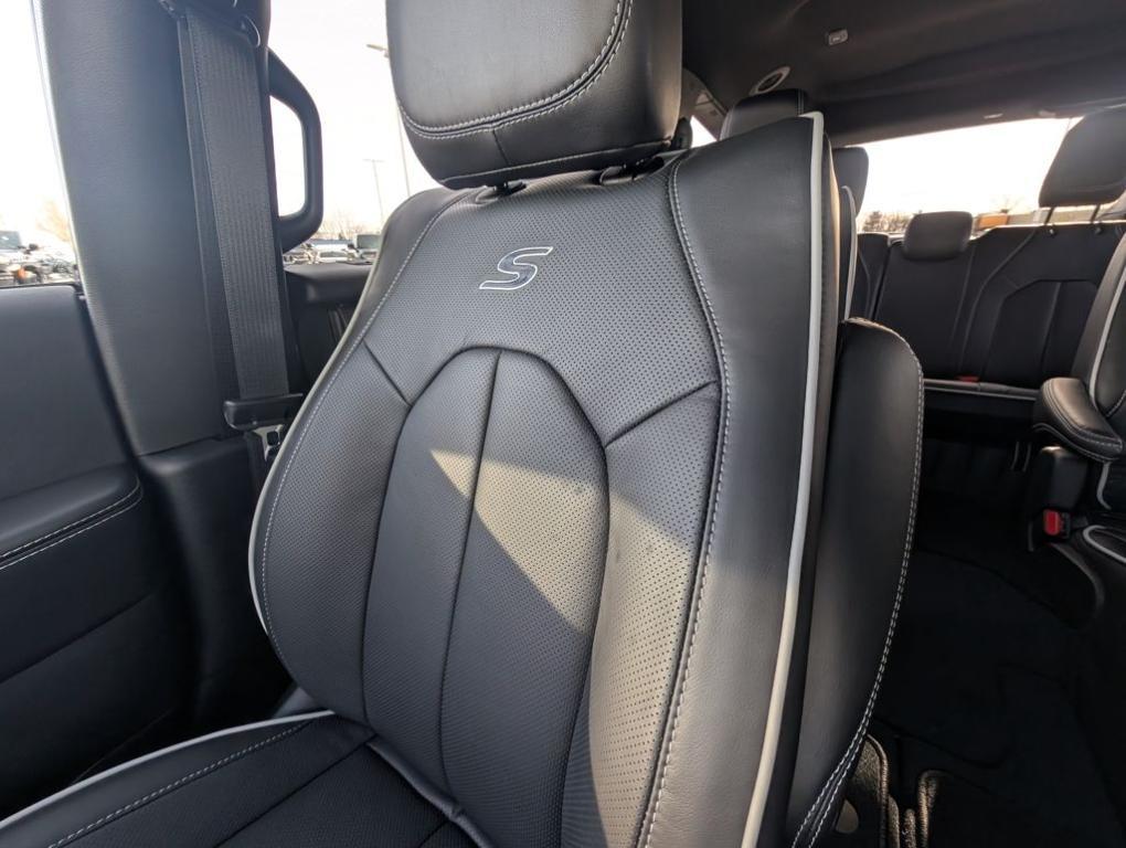 new 2026 Chrysler Pacifica car, priced at $51,955