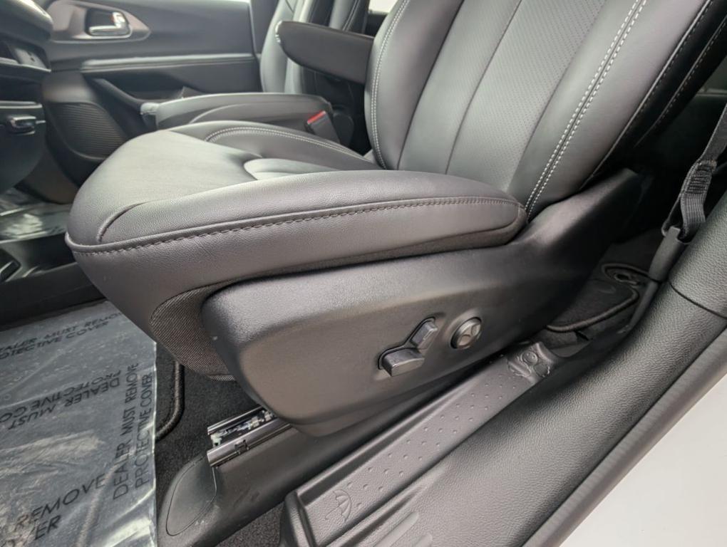 new 2026 Chrysler Pacifica car, priced at $44,746
