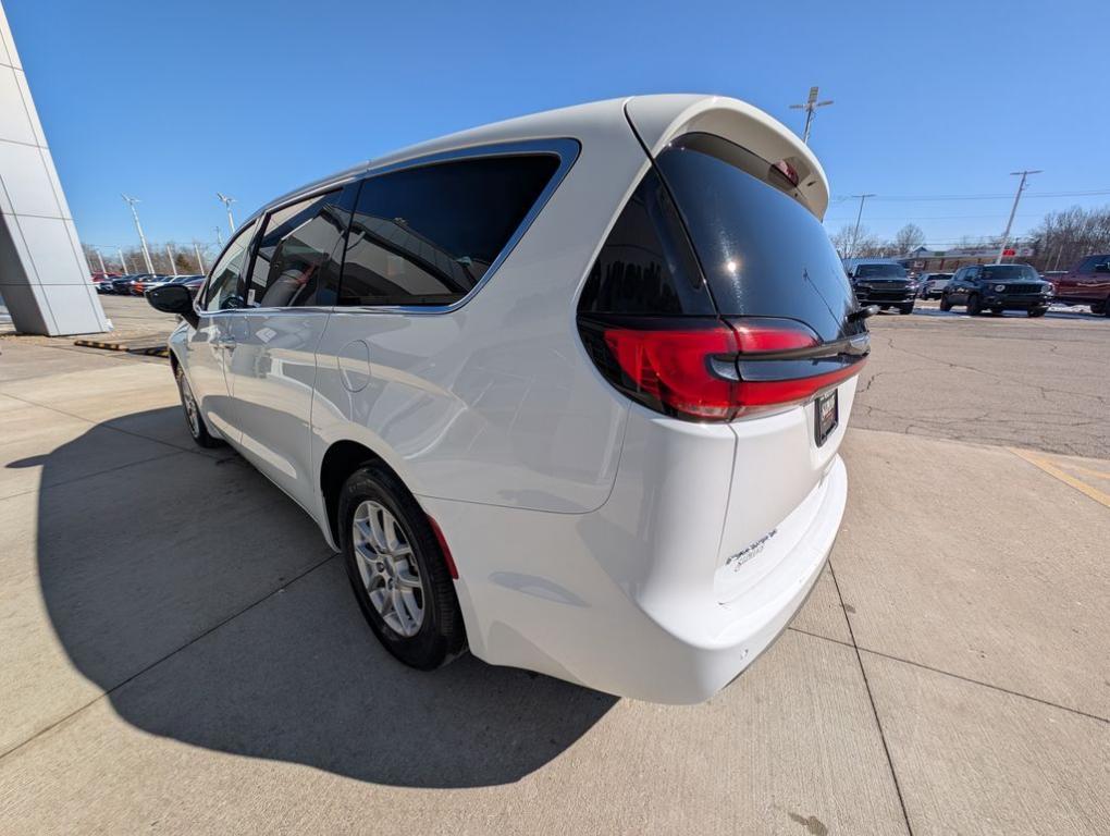 used 2024 Chrysler Pacifica car, priced at $27,994