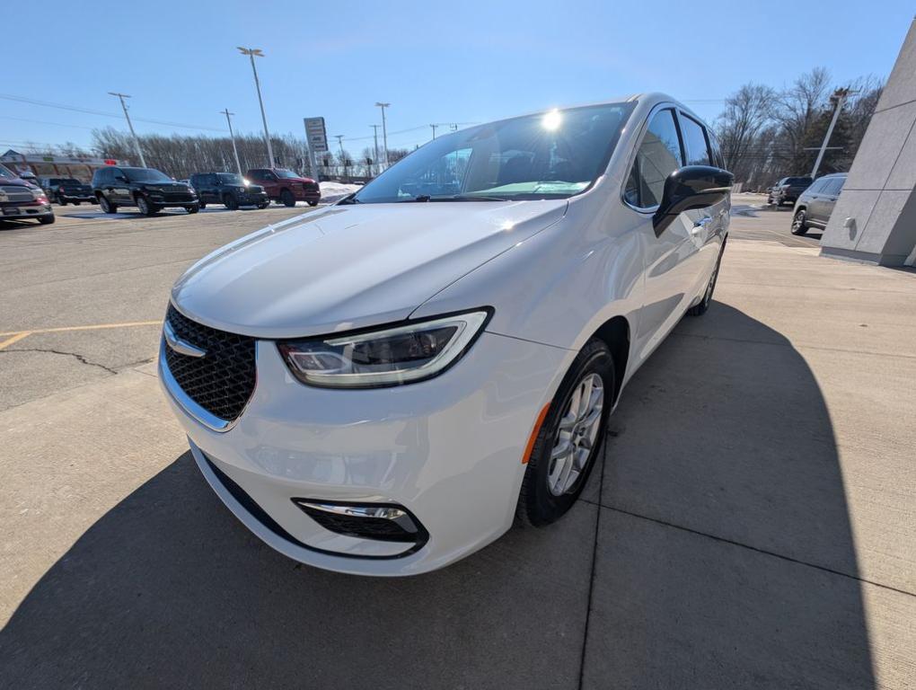 used 2024 Chrysler Pacifica car, priced at $27,994