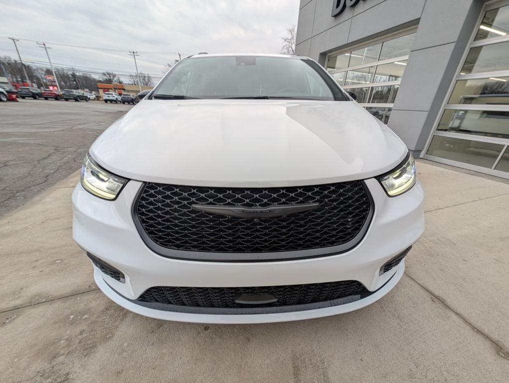 new 2026 Chrysler Pacifica car, priced at $43,537