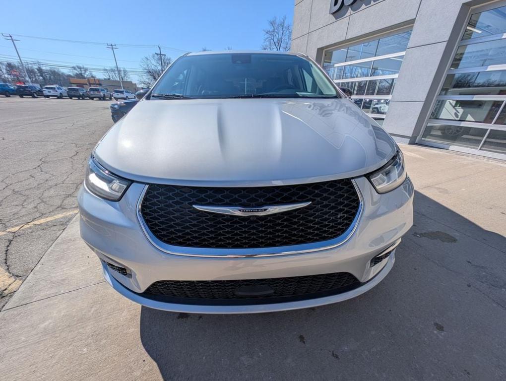 used 2024 Chrysler Pacifica car, priced at $27,994
