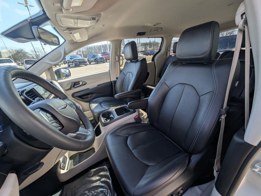 used 2024 Chrysler Pacifica car, priced at $27,994