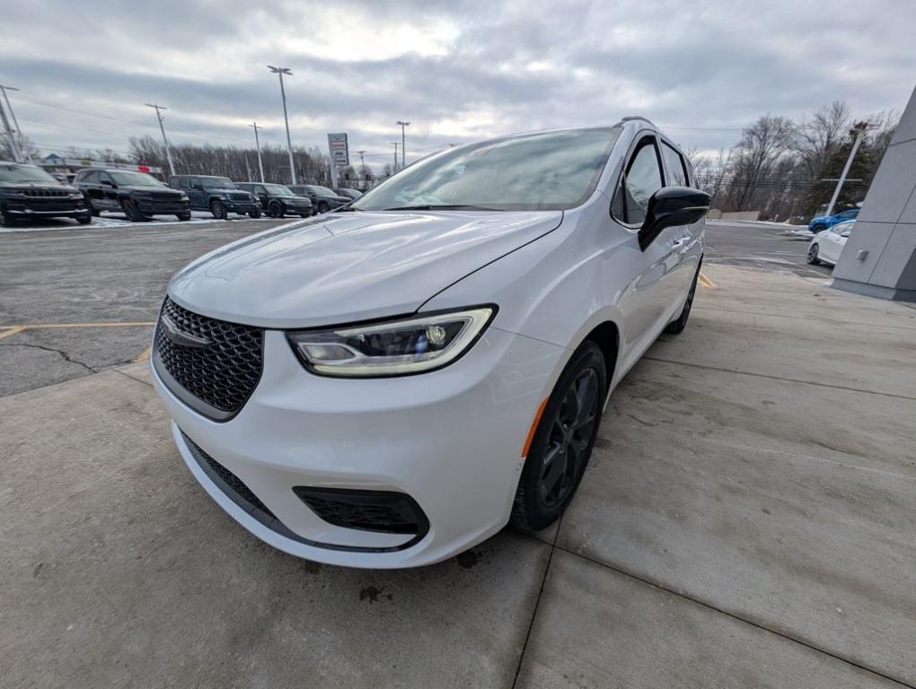 new 2026 Chrysler Pacifica car, priced at $43,905