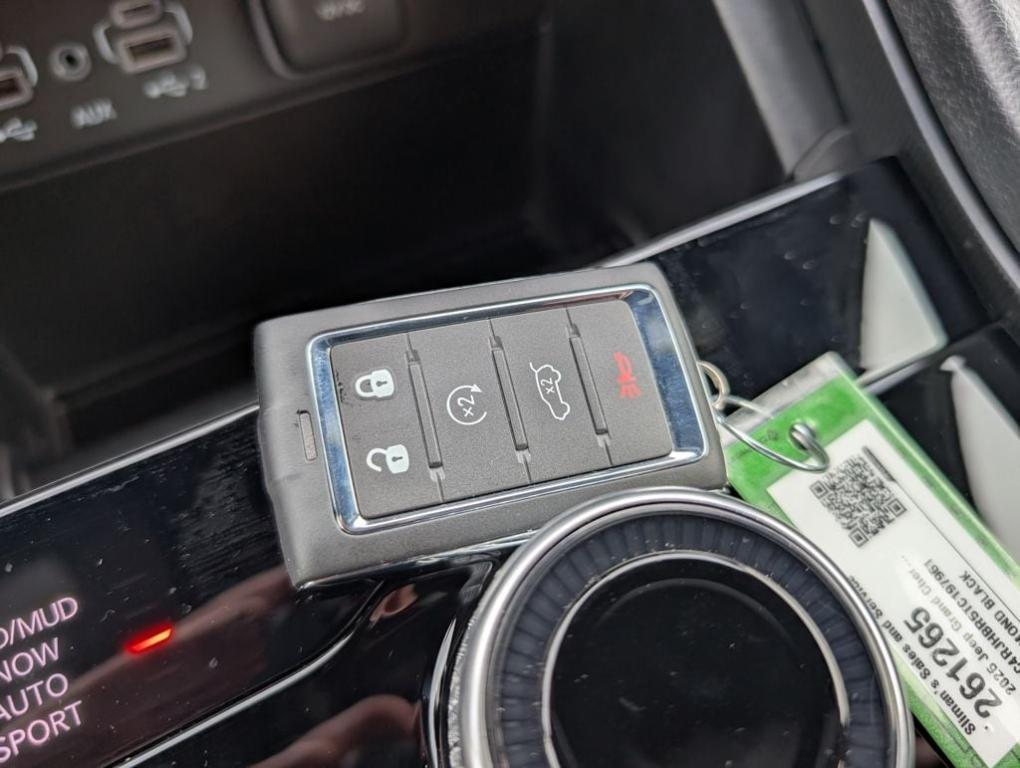 new 2026 Jeep Grand Cherokee car, priced at $49,472