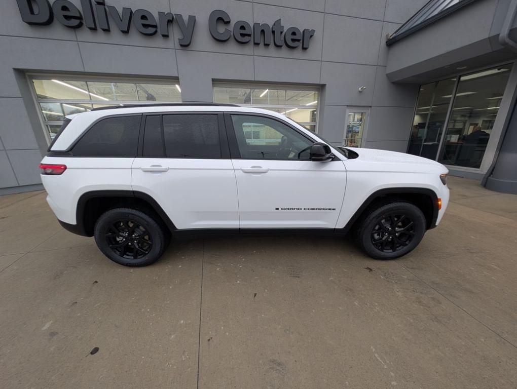 new 2026 Jeep Grand Cherokee car, priced at $48,155