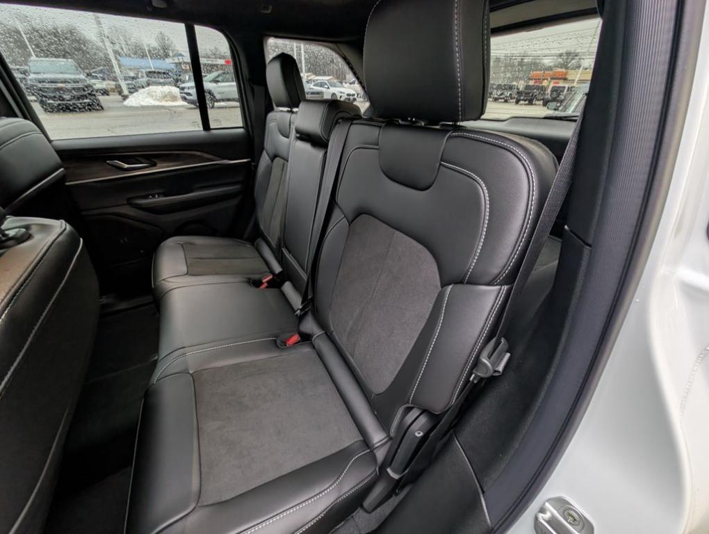 new 2026 Jeep Grand Cherokee car, priced at $48,155