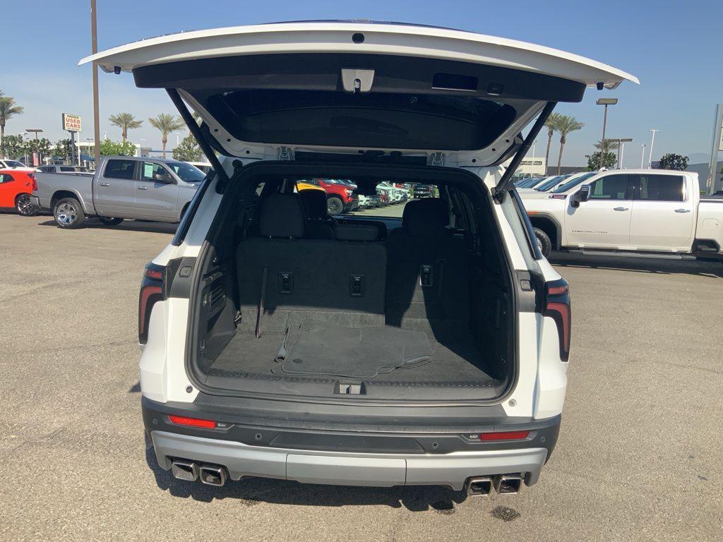 used 2024 Chevrolet Traverse car, priced at $33,166