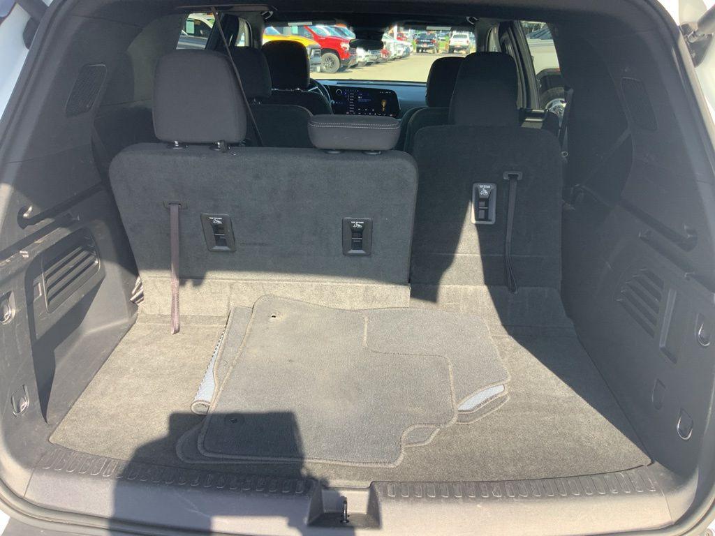 used 2024 Chevrolet Traverse car, priced at $33,166