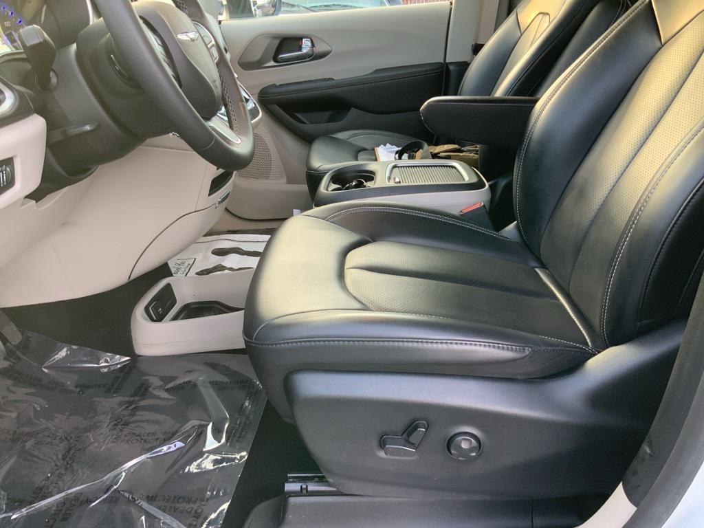used 2023 Chrysler Pacifica car, priced at $26,686