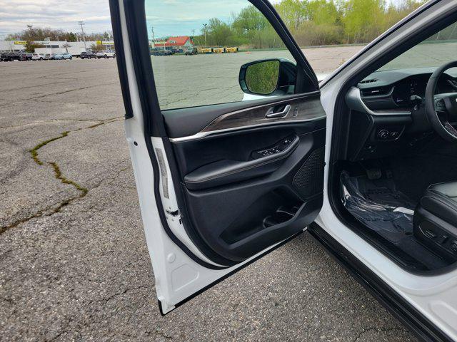 used 2025 Jeep Grand Cherokee car, priced at $41,985