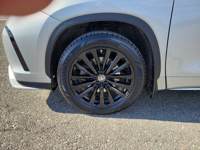 used 2023 Toyota Highlander car, priced at $35,981