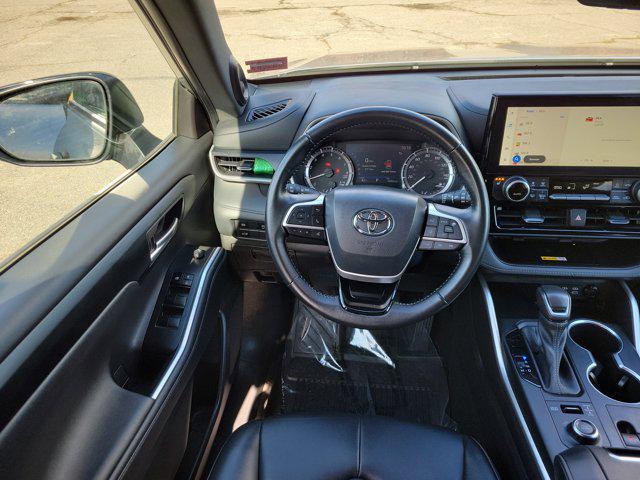 used 2023 Toyota Highlander car, priced at $35,981