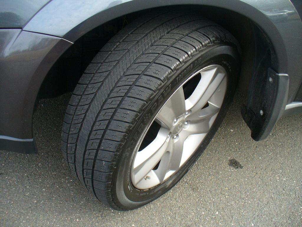 used 2007 Subaru Legacy car, priced at $6,950