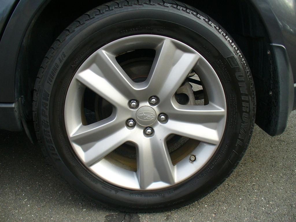 used 2007 Subaru Legacy car, priced at $6,950