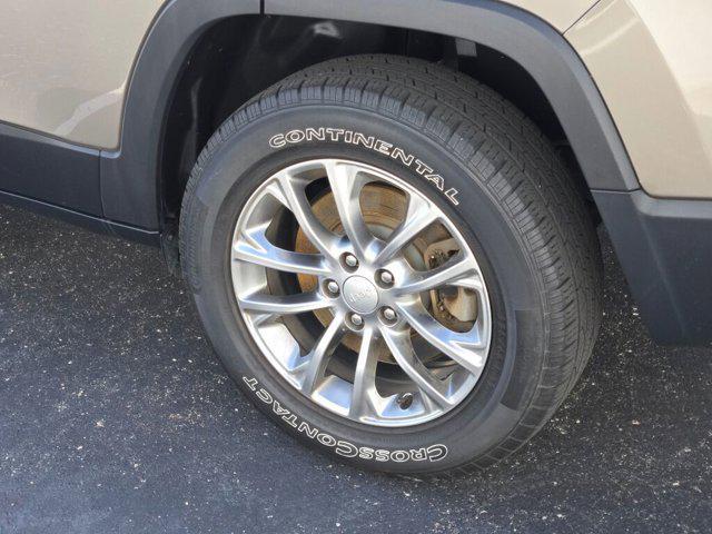 used 2019 Jeep Cherokee car, priced at $9,500