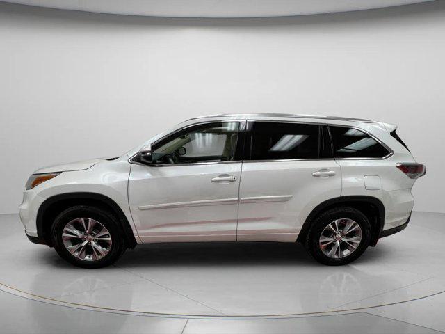 used 2015 Toyota Highlander car, priced at $16,597