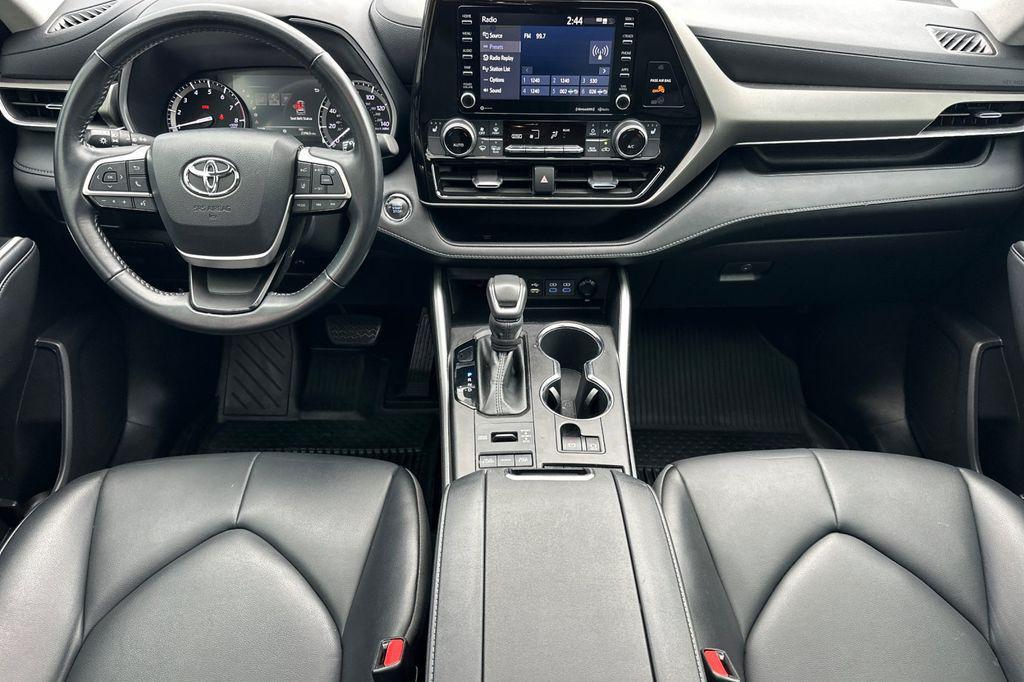 used 2022 Toyota Highlander car, priced at $35,995