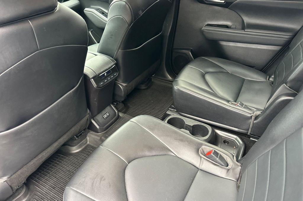 used 2022 Toyota Highlander car, priced at $35,995