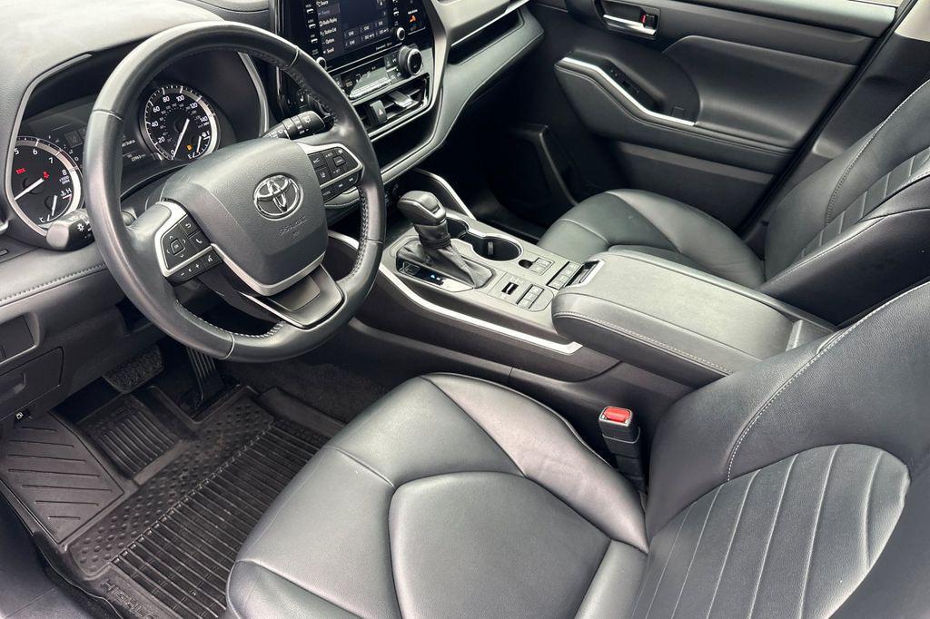 used 2022 Toyota Highlander car, priced at $35,995