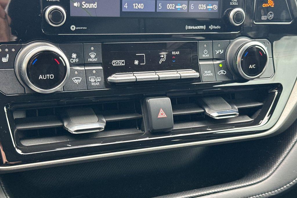 used 2022 Toyota Highlander car, priced at $35,995