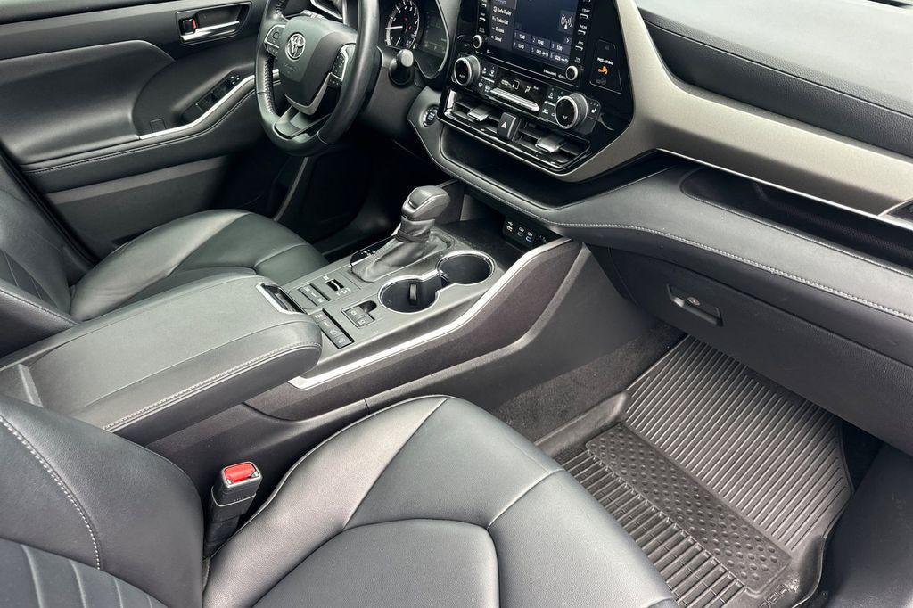used 2022 Toyota Highlander car, priced at $35,995