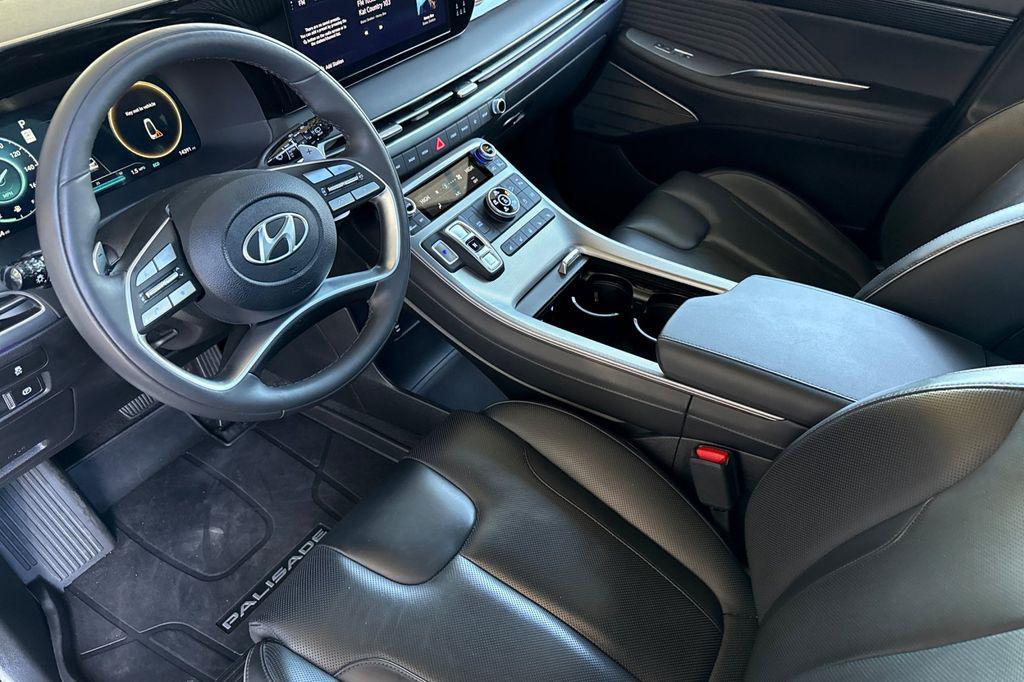 used 2025 Hyundai Palisade car, priced at $43,995