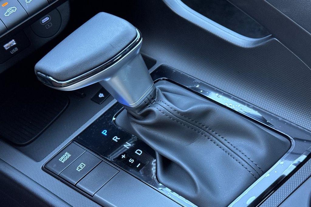 new 2025 Hyundai Elantra car, priced at $24,764