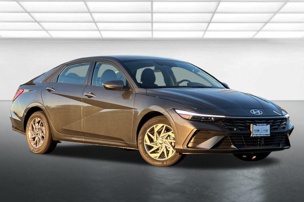 new 2026 Hyundai ELANTRA HEV car, priced at $26,571