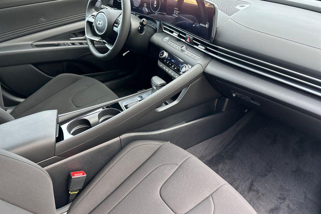 new 2025 Hyundai Elantra car, priced at $27,270