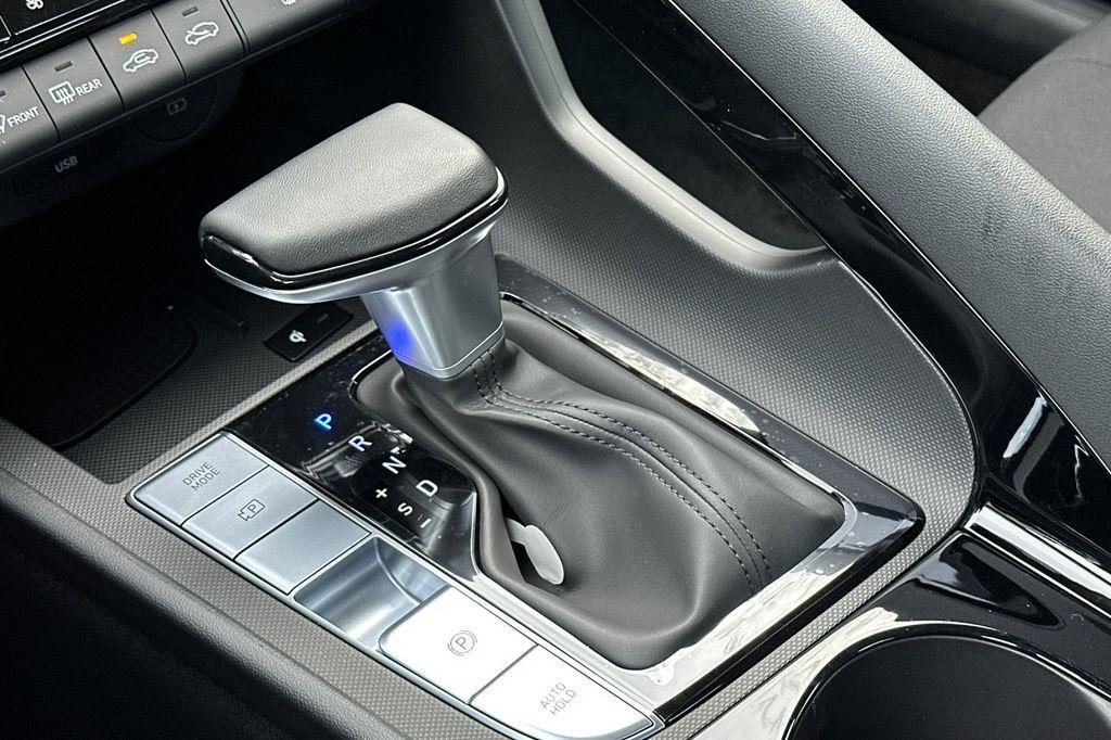 new 2025 Hyundai Elantra car, priced at $27,270