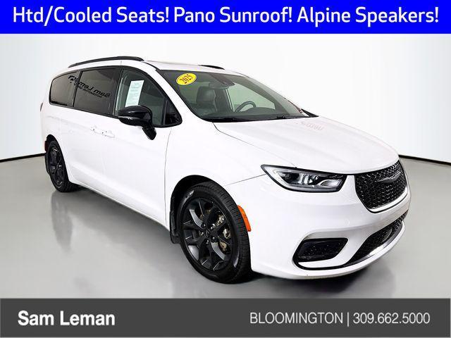 used 2025 Chrysler Pacifica car, priced at $33,302