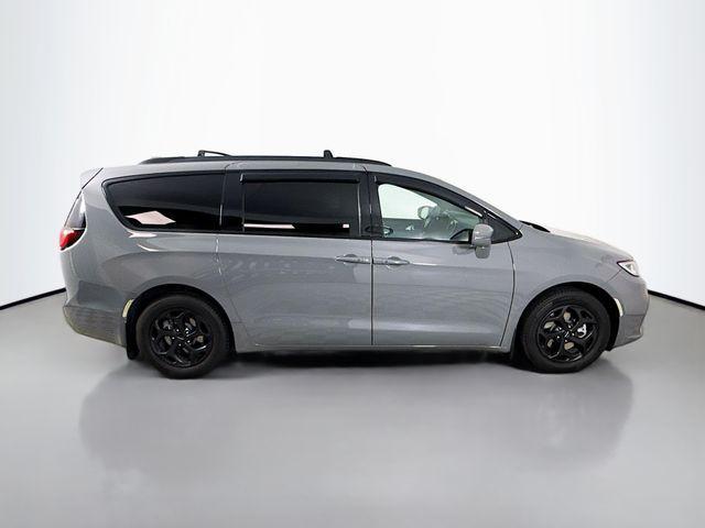 used 2022 Chrysler Pacifica Hybrid car, priced at $23,977