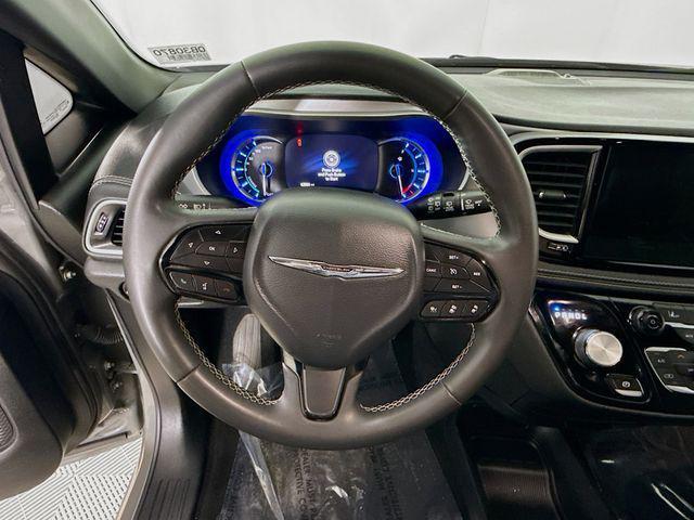used 2022 Chrysler Pacifica Hybrid car, priced at $23,977