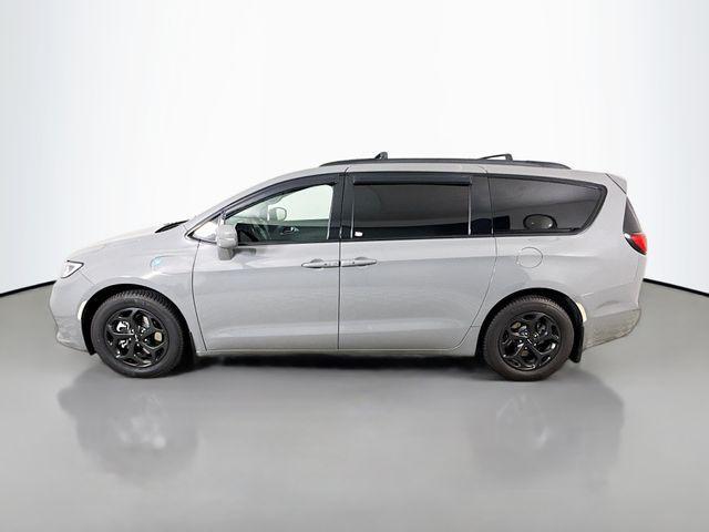 used 2022 Chrysler Pacifica Hybrid car, priced at $23,977
