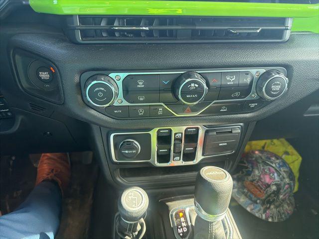 used 2025 Jeep Gladiator car, priced at $40,402
