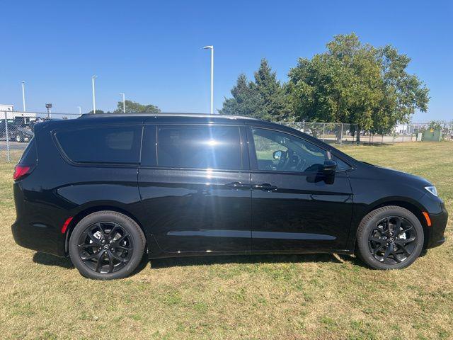 new 2026 Chrysler Pacifica car, priced at $44,760