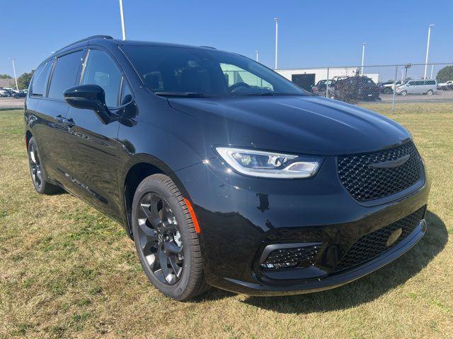 new 2026 Chrysler Pacifica car, priced at $44,260