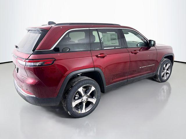 new 2026 Jeep Grand Cherokee car, priced at $43,985