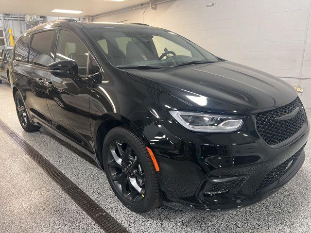new 2026 Chrysler Pacifica car, priced at $45,315